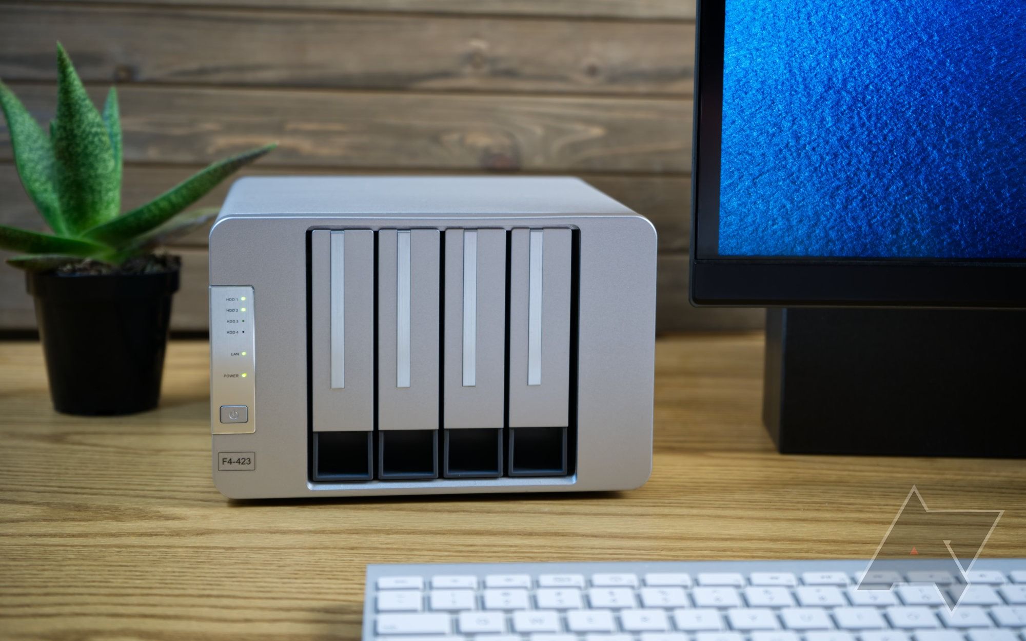 TERRAMASTER F4-423 4ベイNAS シルバー TerraMaster F4-423 hands-on: Quick 4-bay NAS with an