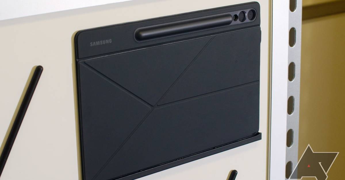 Does the Samsung Galaxy Tab S9 come with an S Pen?