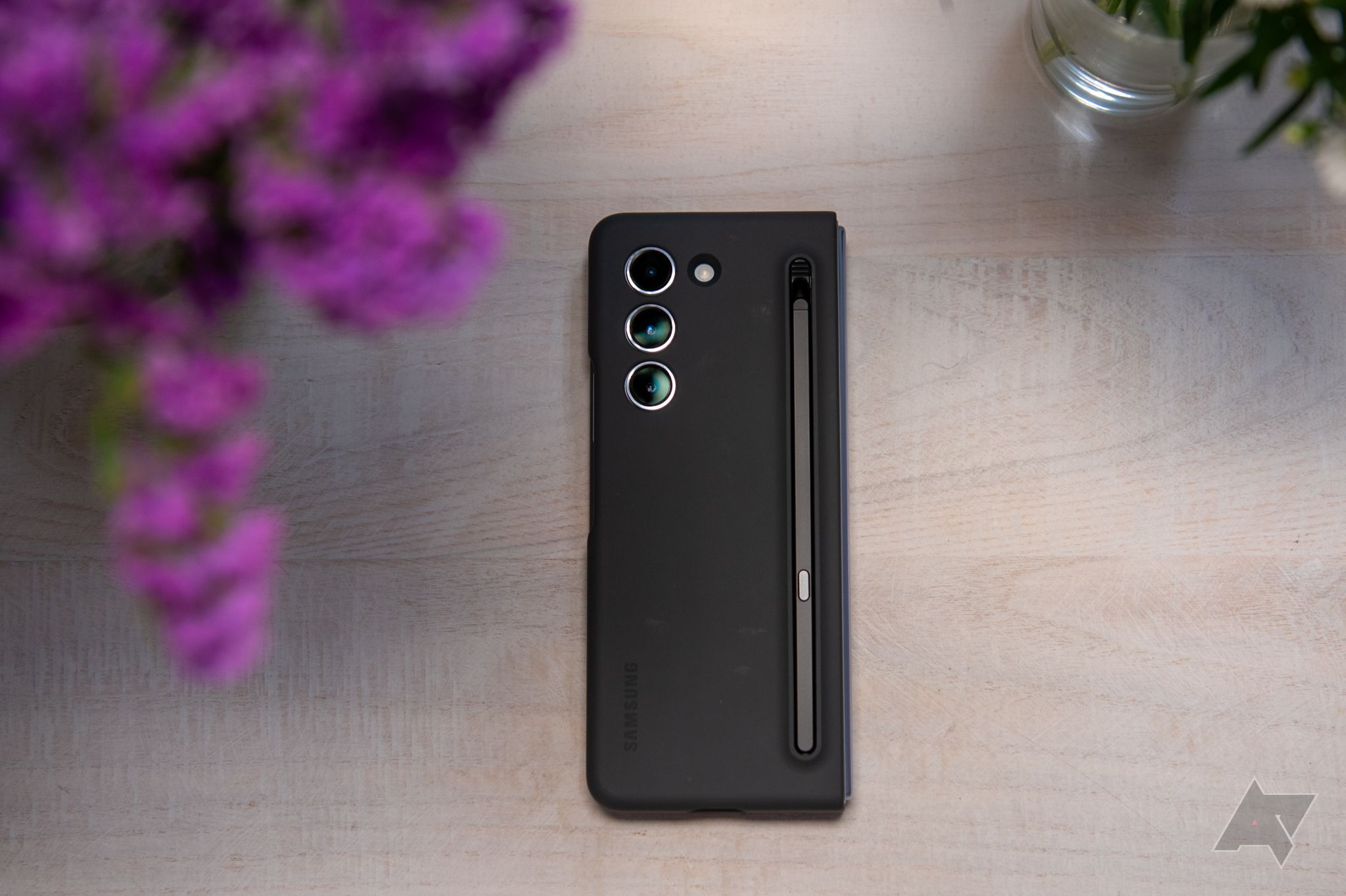 Does the Samsung Galaxy Z Fold come with an S Pen?