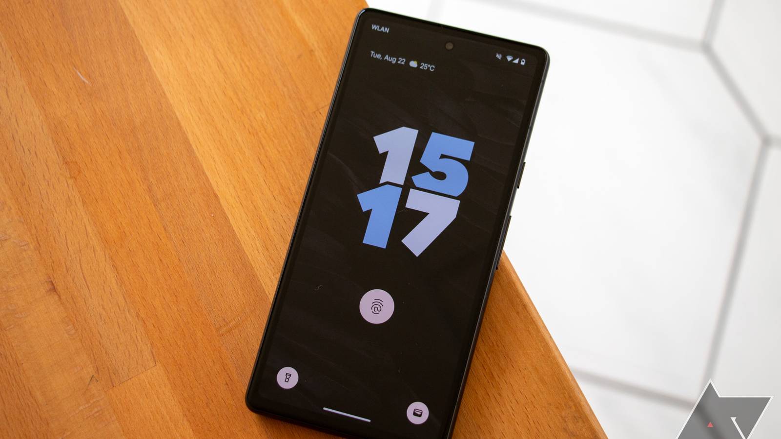 How to customize the Android 14 lock screen