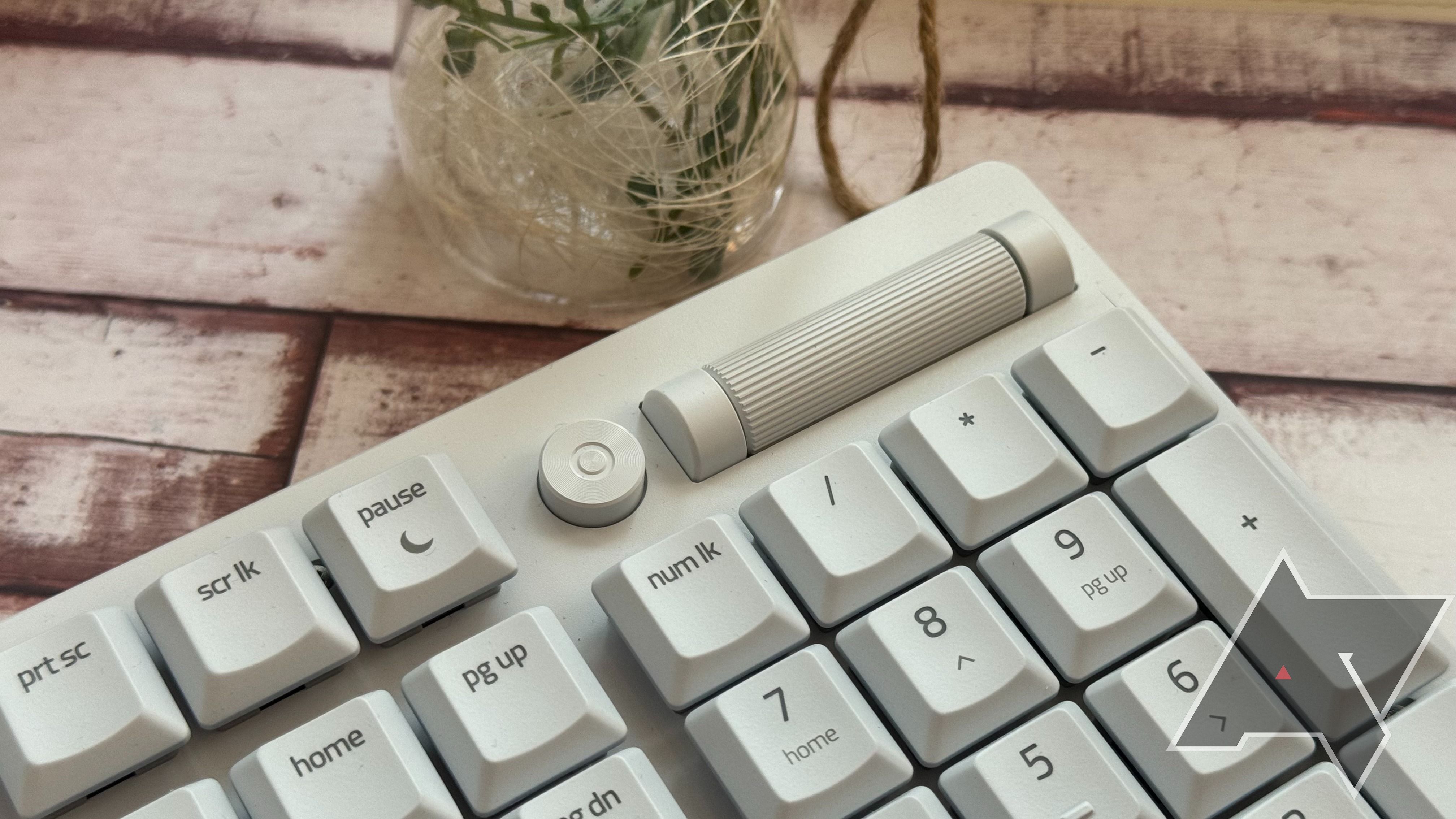 Razer DeathStalker V2 Pro review: Gamer chic