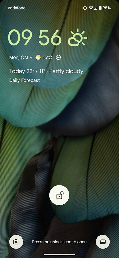 How to customize the Android 14 lock screen