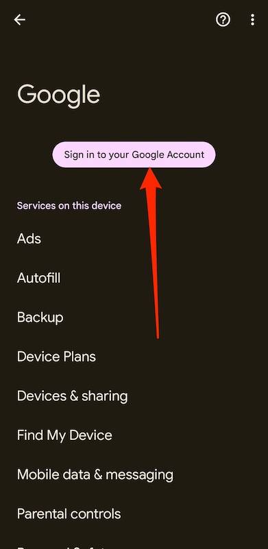 سهم أحمر ثابت يشير إلى تسجيل الدخول إلى حساب Google الخاص بك في إعدادات Android