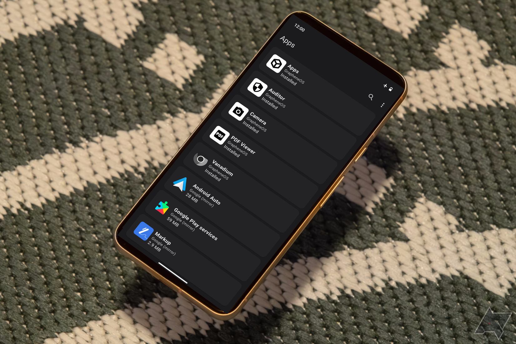 لا يزال الظهور الأول لأجهزة GrapheneOS الكبيرة على بعد أكثر من عام