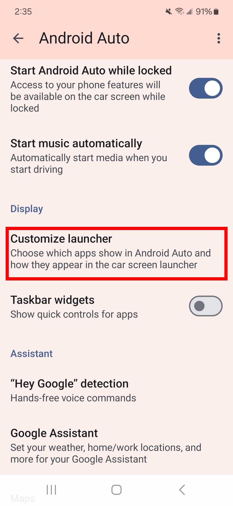 مخطط مستطيل أحمر فوق خيار تخصيص المشغل في تطبيق android auto