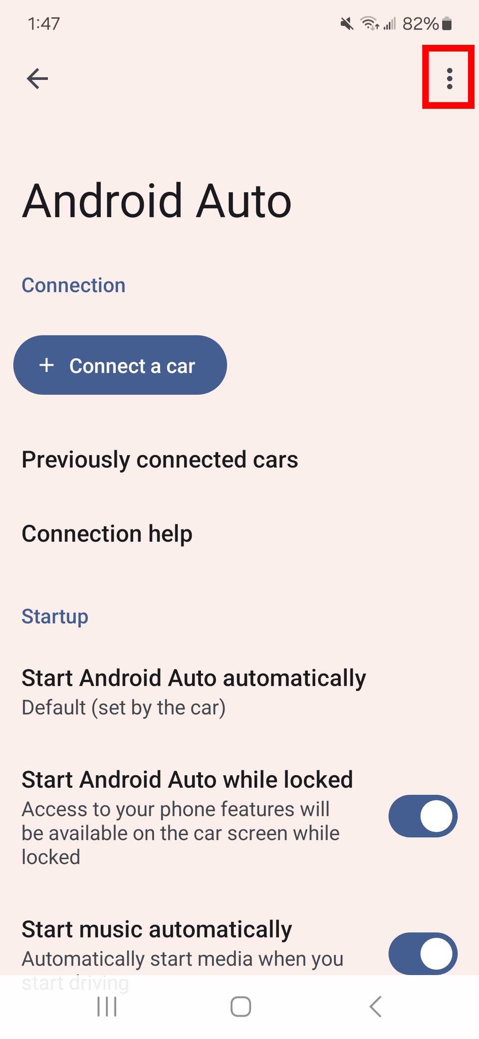 مخطط مستطيل أحمر فوق أيقونة ثلاثية النقاط في تطبيق Android Auto