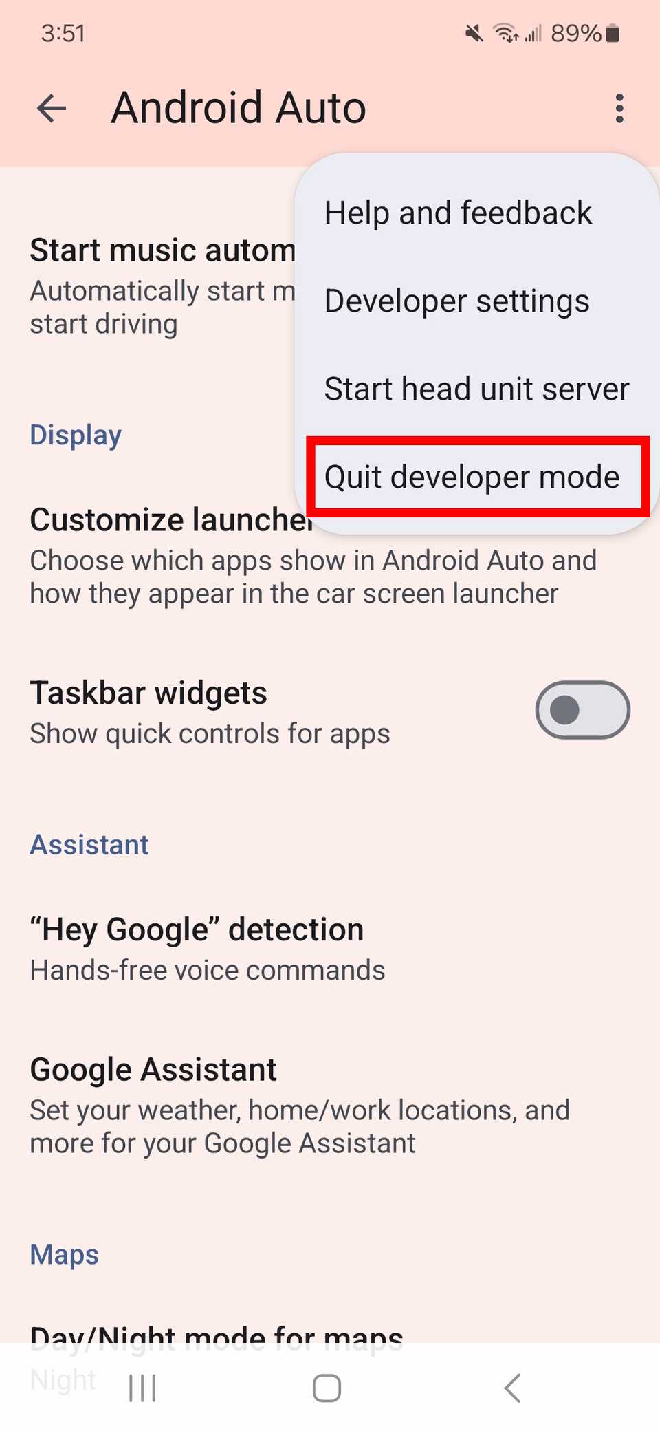 مخطط مستطيل أحمر فوق خيار إنهاء وضع المطور في تطبيق Android Auto