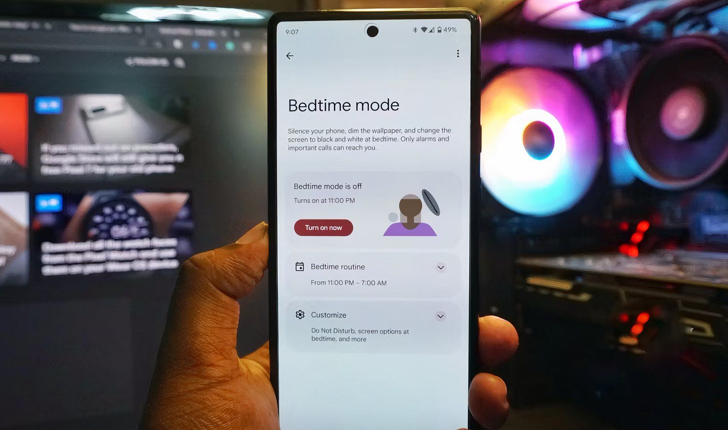 A person hold a phone with bedtime mode open