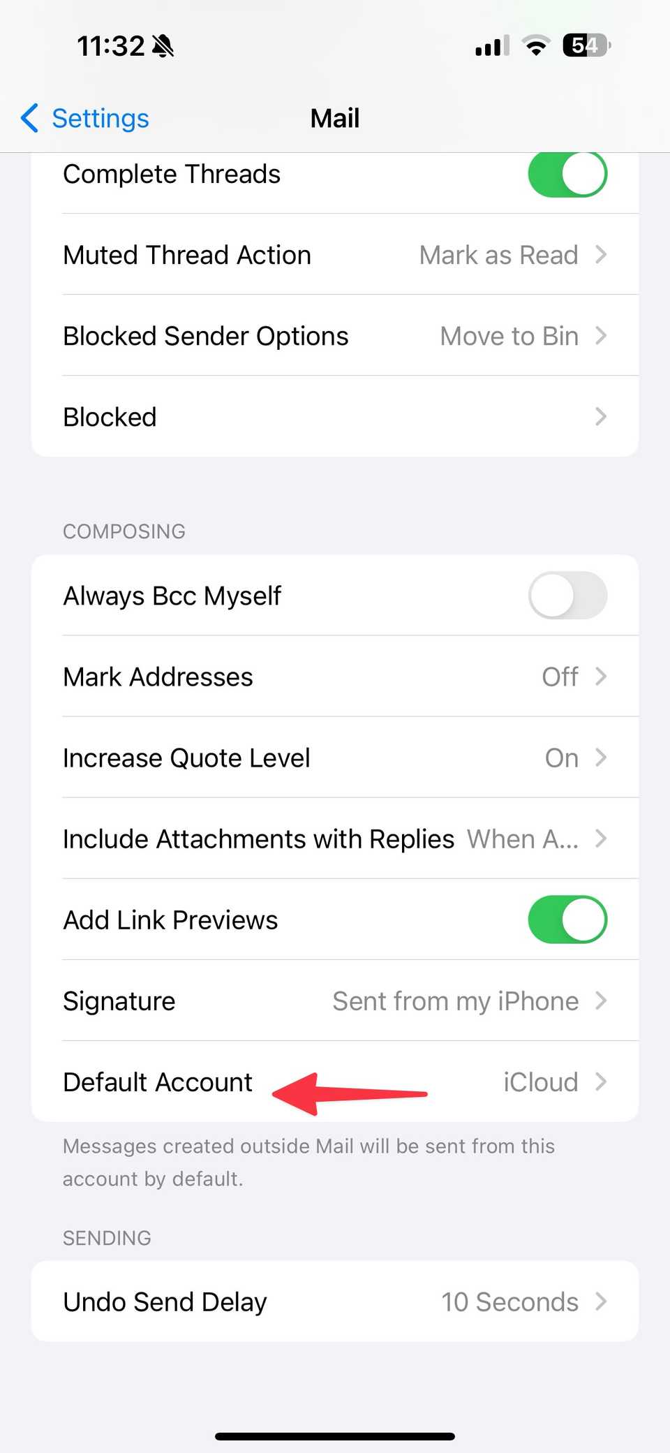 Red arrow pointing to Default Account in Mail Settings