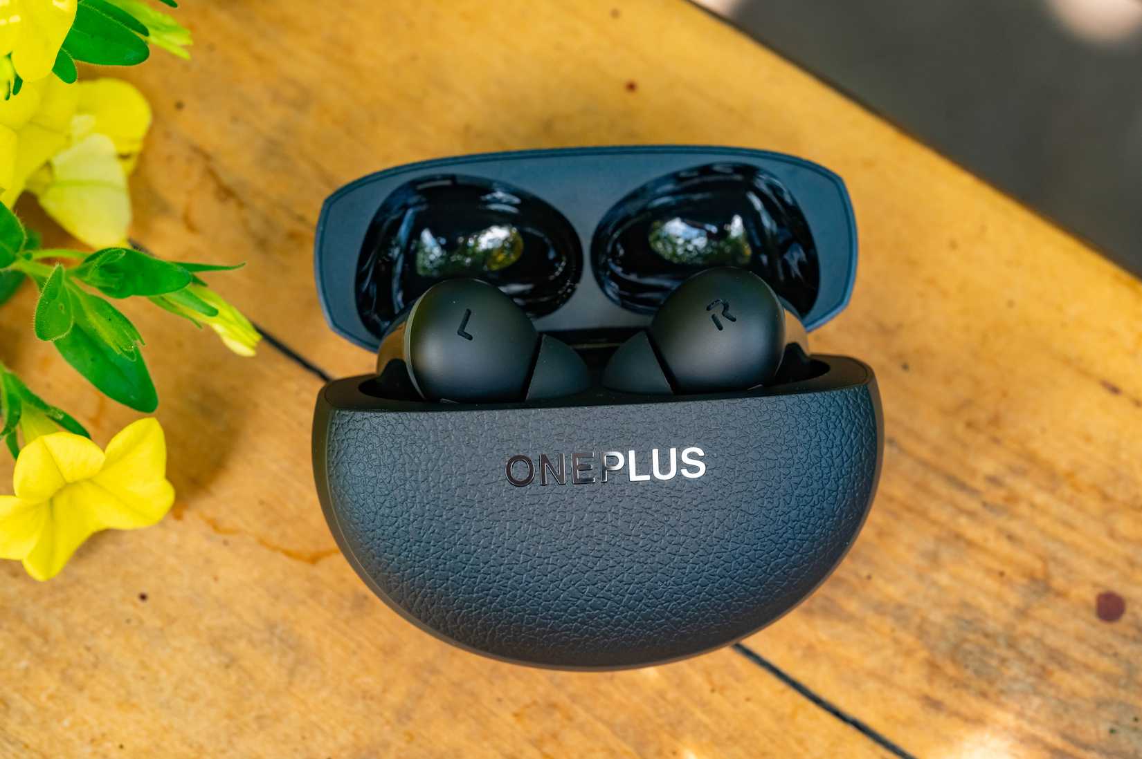 OnePlus Buds Pro 3 - Fotos do produto - Andy Zahn-2