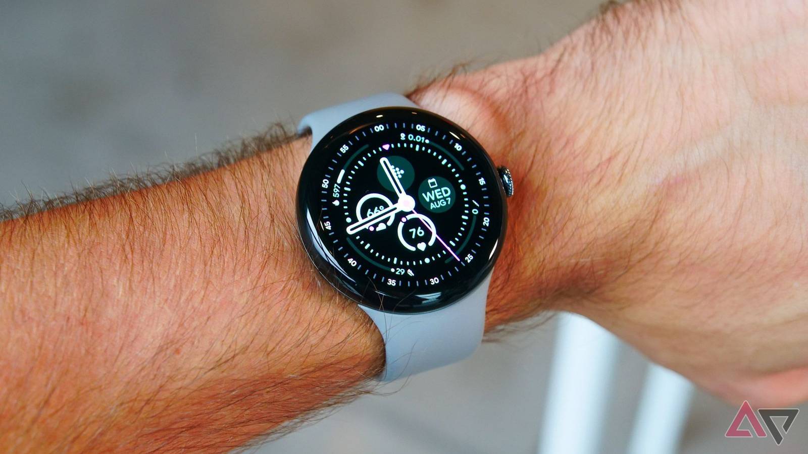 Does the Google Pixel Watch 3 use standard watch bands?