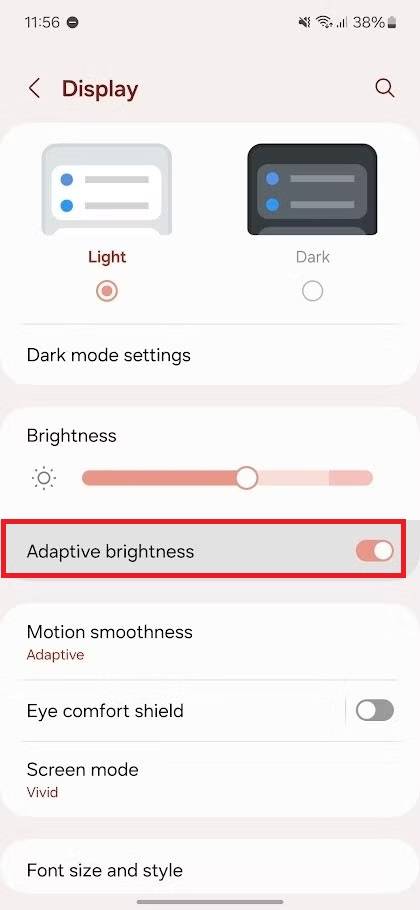 Screenshot che evidenzia l'attivazione/disattivazione della luminosità adattiva sul Galaxy A15