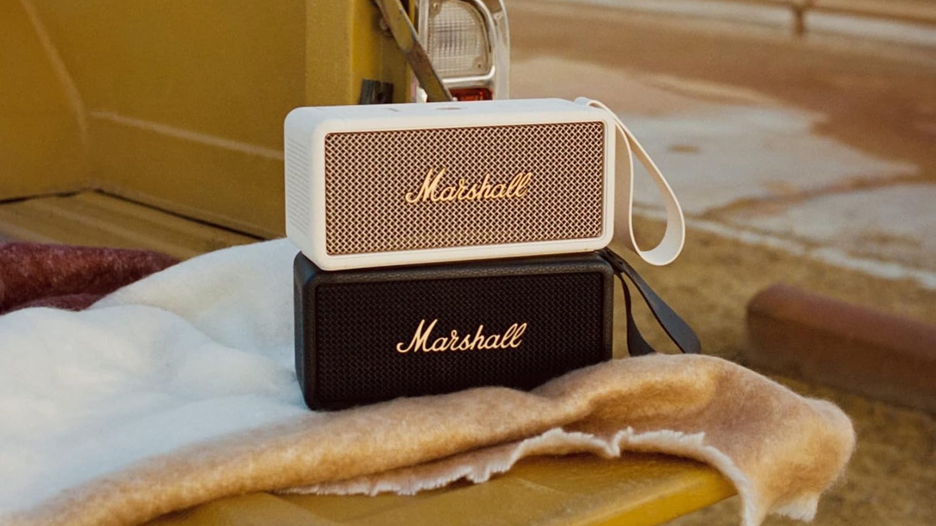 Marshall MIDDLETON - クリーム Amazon.com: Marshall Middleton Portable Bluetooth Speaker