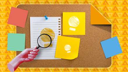 Ilustração de uma mão com uma lupa em frente a um quadro de cortiça com ícones do Google Keep