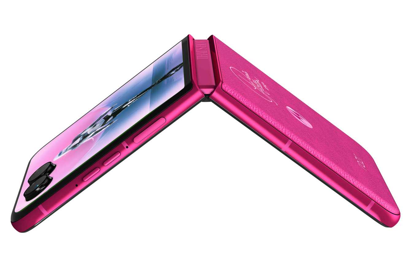 Motorola's new Paris Hilton edition Razr+ is so unapologetically pink ...