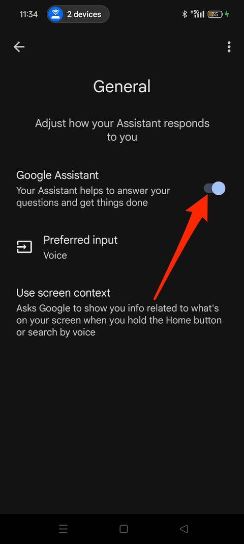كيفية تعطيل ميزات الذكاء الاصطناعي على هاتف أندرويد الخاص بك 4 إلغاء تنشيط مساعد Google الذي يظهر بالسهم الأحمر الذي يشير إلى مفتاح تبديل مساعد Google