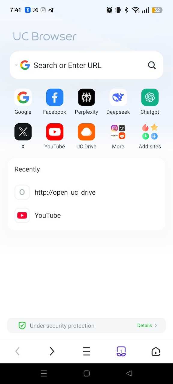 UC Browser app home menu showing popular sites