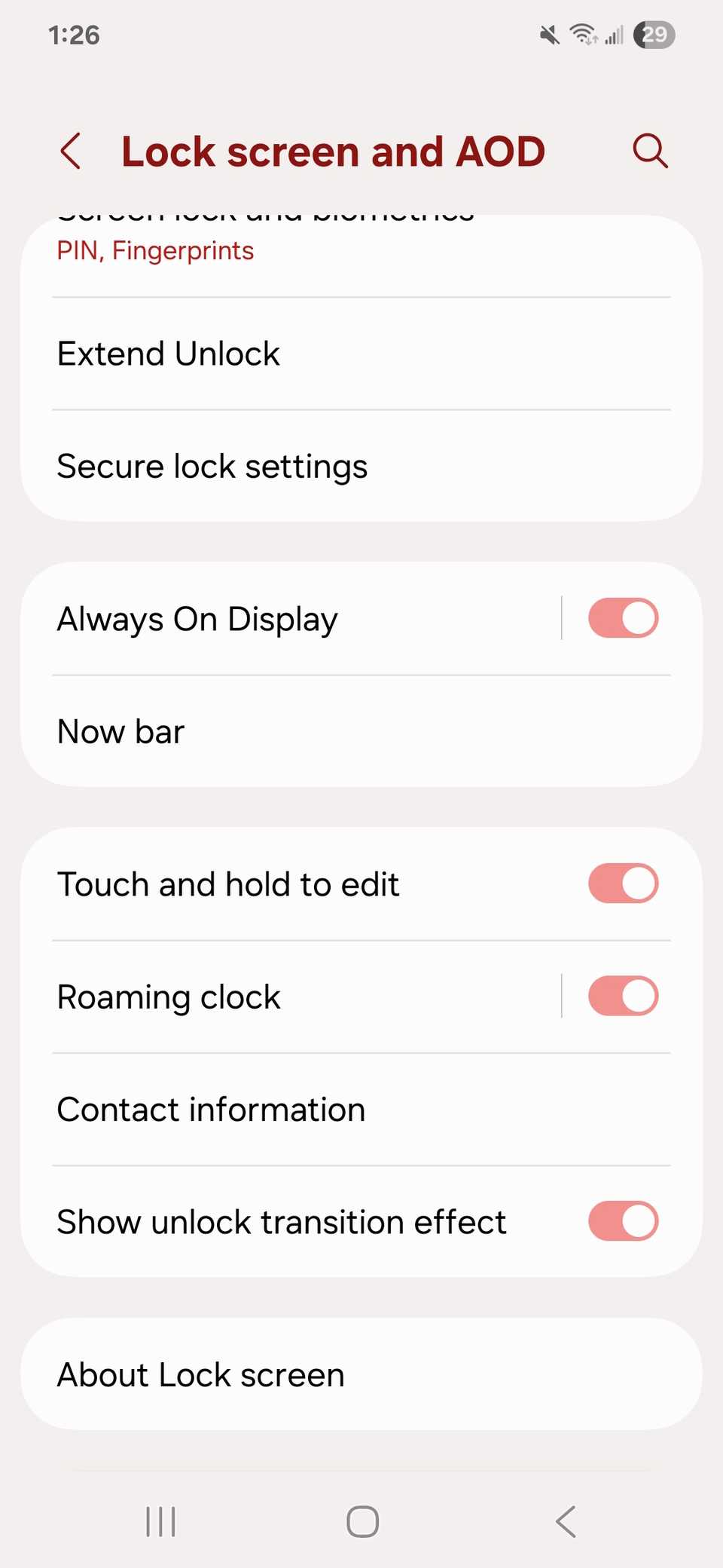Always On Display attivato nella schermata di blocco e nel menu AOD su un telefono Samsung