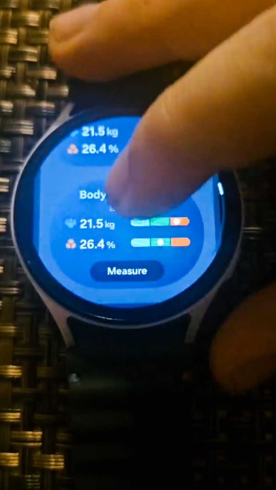 Smartwatch Tile View Example Galaxy Watch tiles and app drawer get a major overhaul in Samsung's new ...