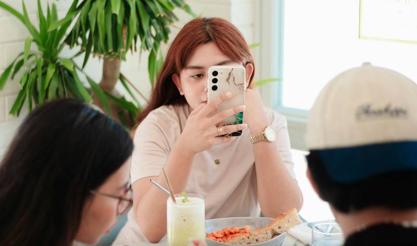 9 tiny phone habits I'm unlearning so I can become human again
