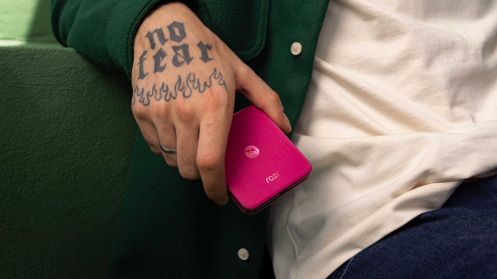 Pink Samsung Razor Samsung must bring this old feature back for the Galaxy Z Flip 7