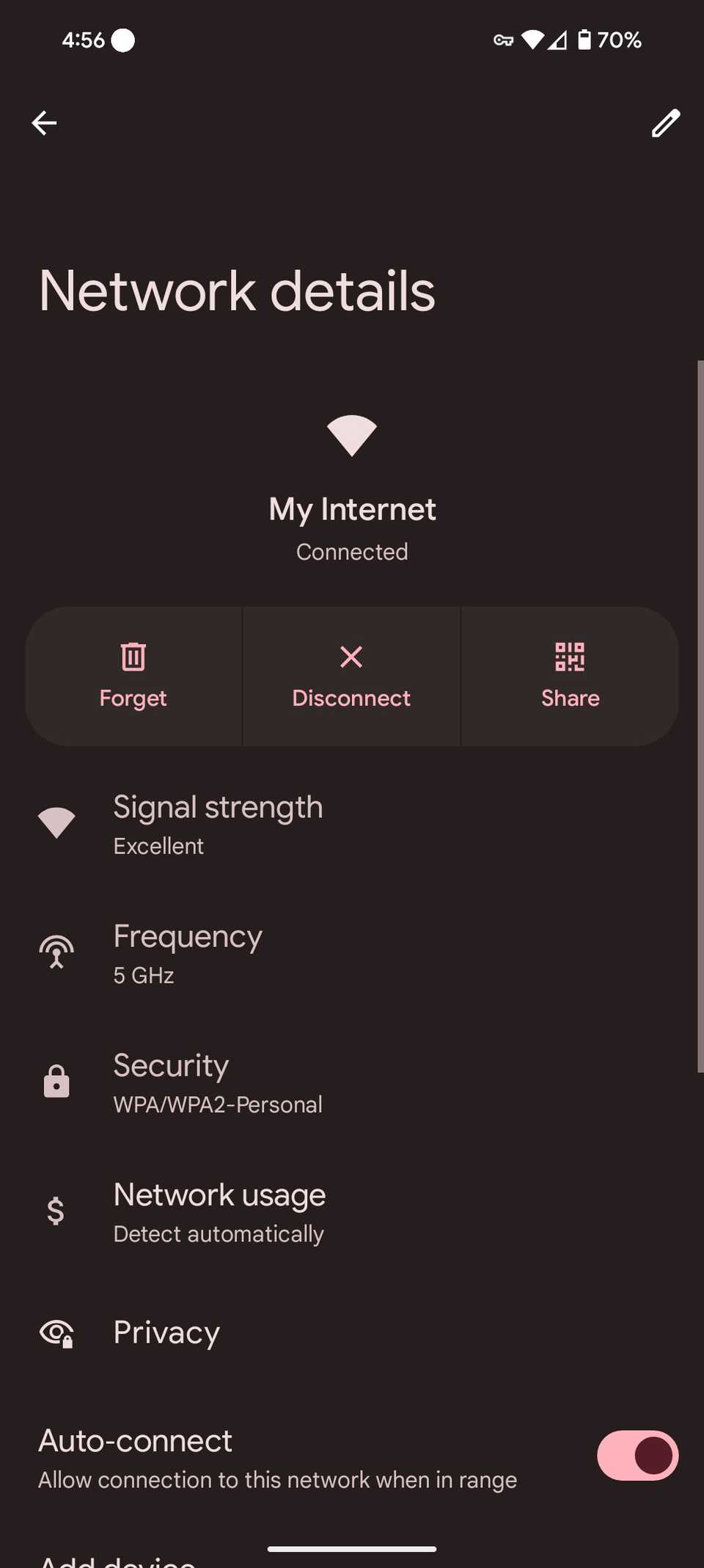 Pagina dei dettagli della rete per La mia Internet che mostra le opzioni e lo stato di connessione su Android 15