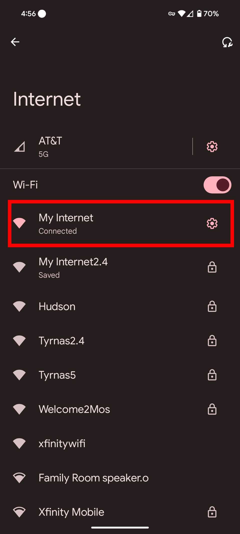 Contorno rettangolare rosso che evidenzia Internet nelle impostazioni Internet su Android 15