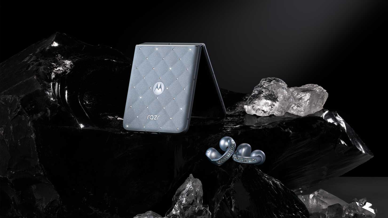 moto-razr-swarovski-with-buds