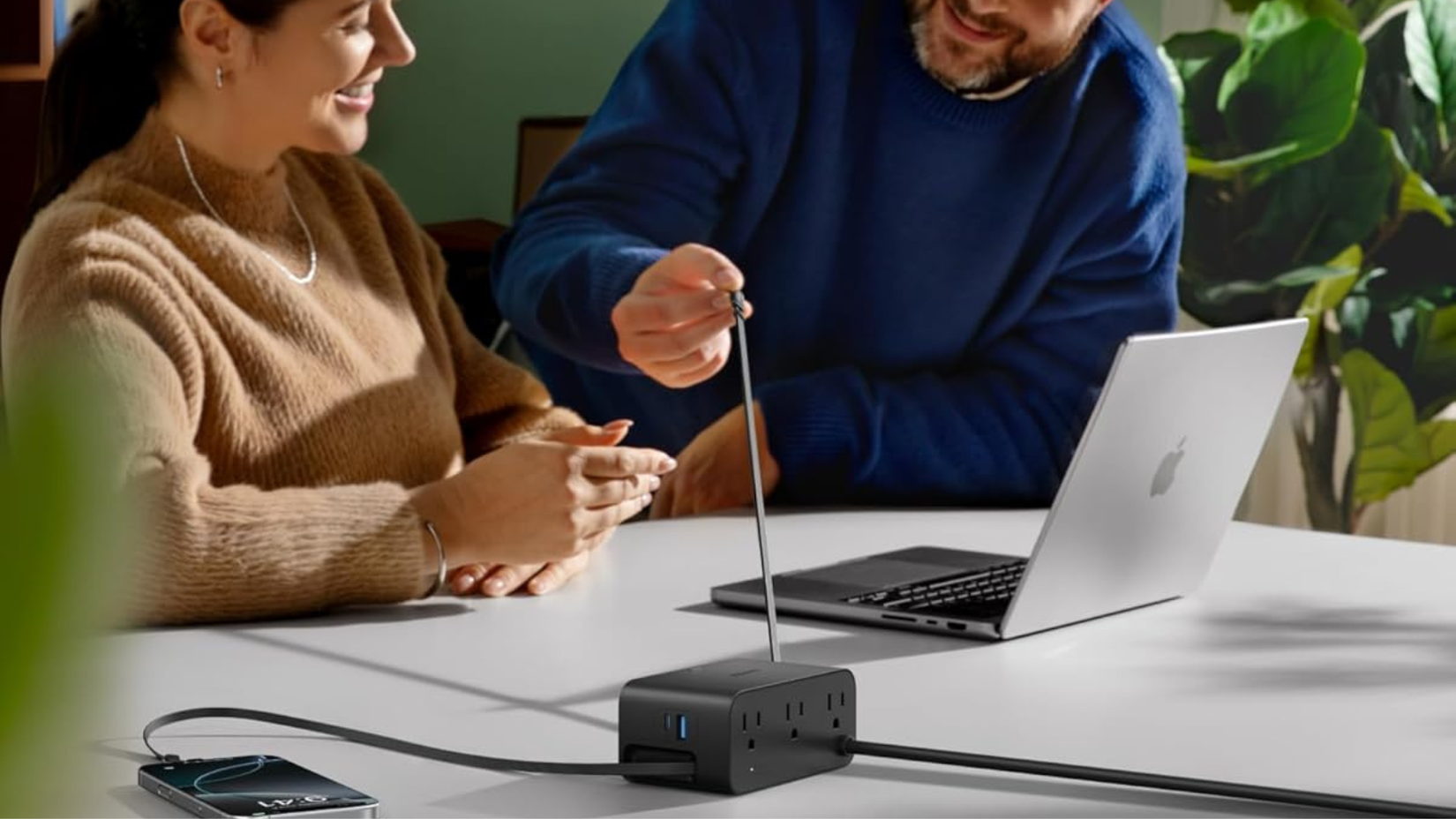 Person using Anker Nano Charging Station