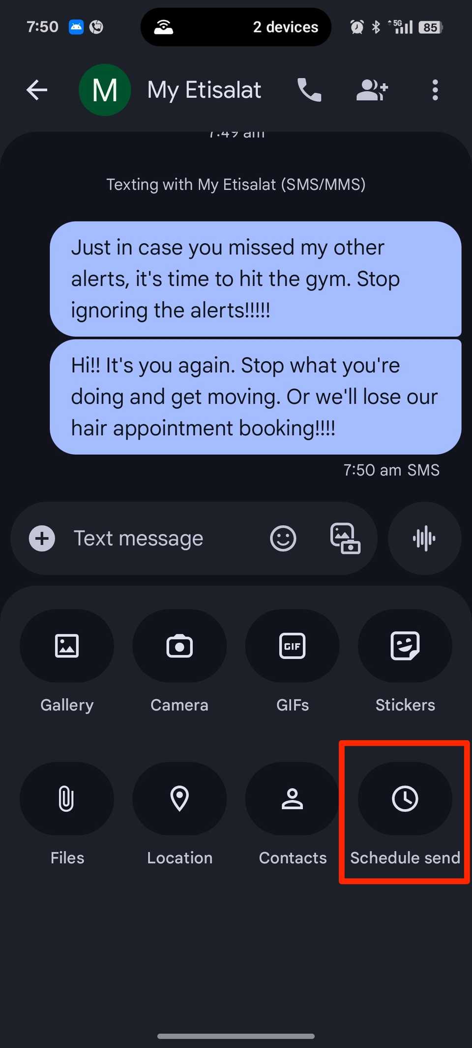 Envie a programação para a conversa de menu pop -up no Google Mensagens Envie destaques para a caixa vermelha