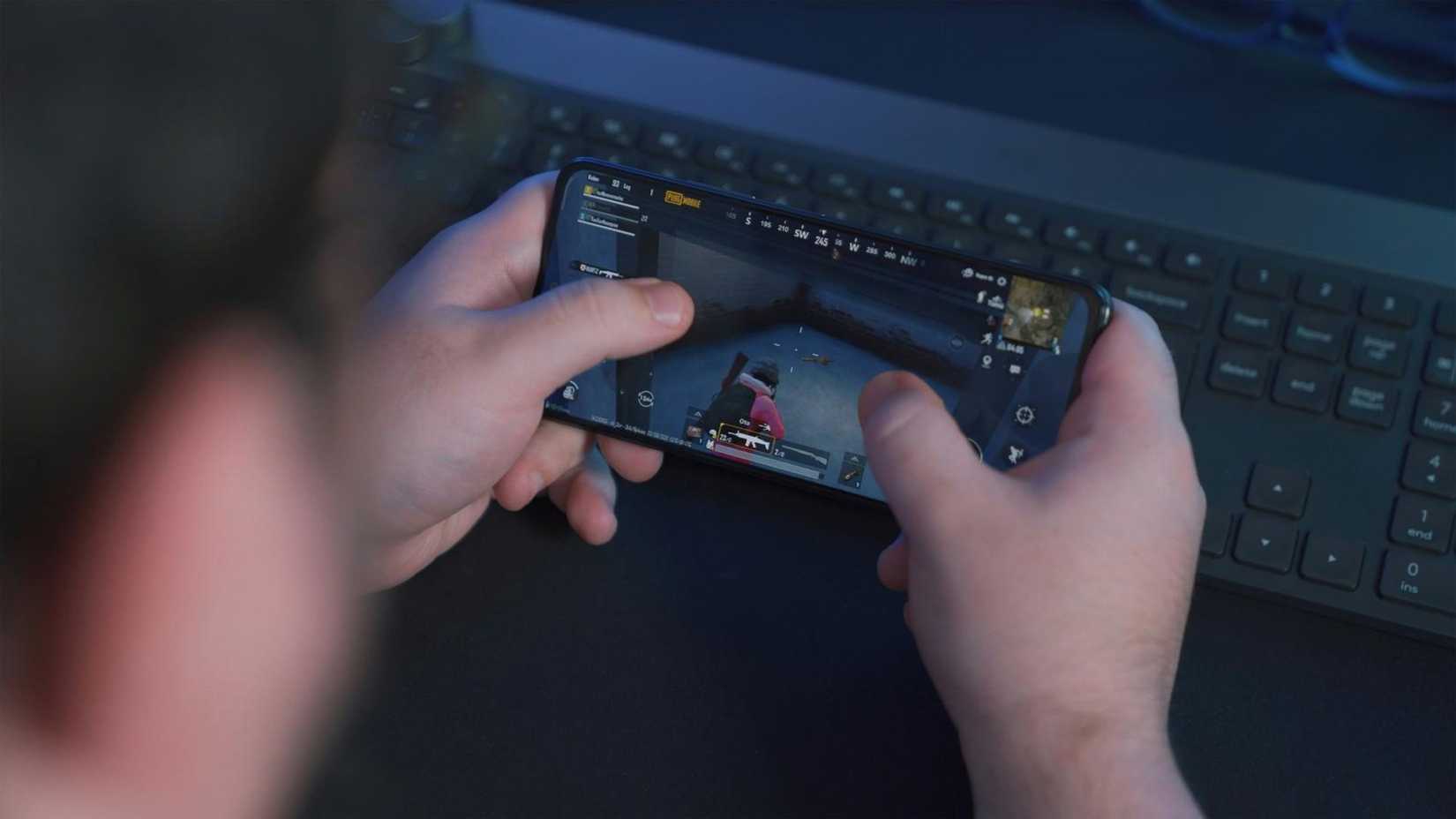 Person gaming on a phone.