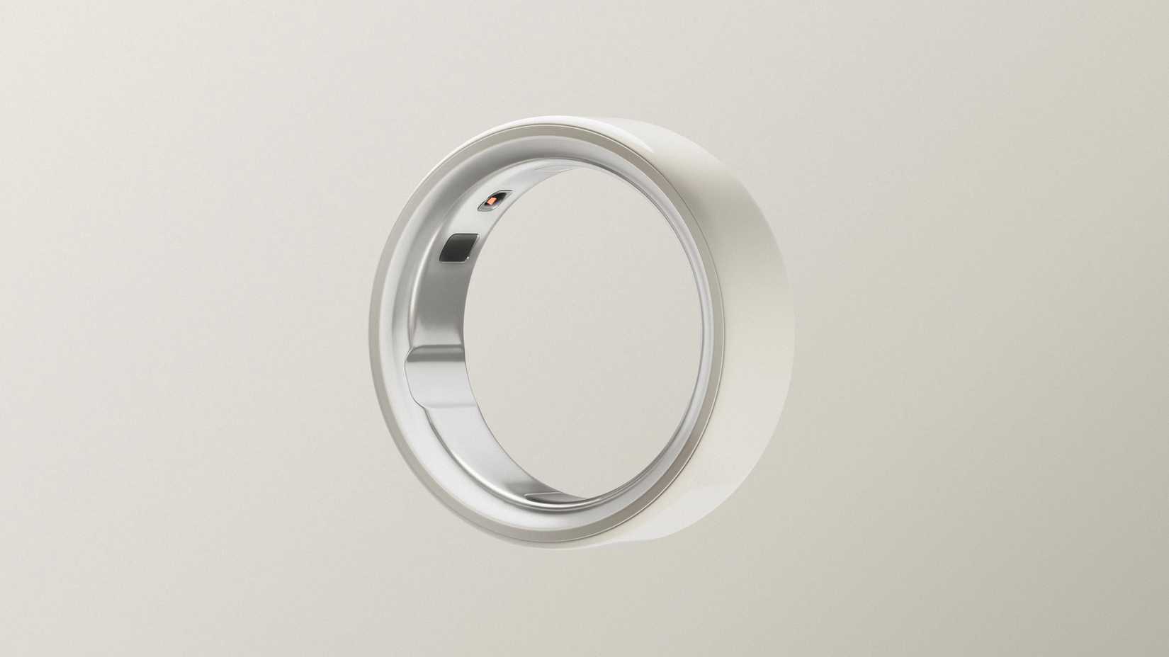 The Oura Ring 4 Ceramic in Cloud