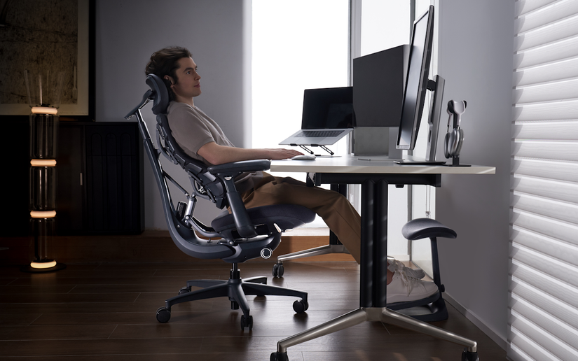 Picture of a man working at home using the LiberNovo Omni