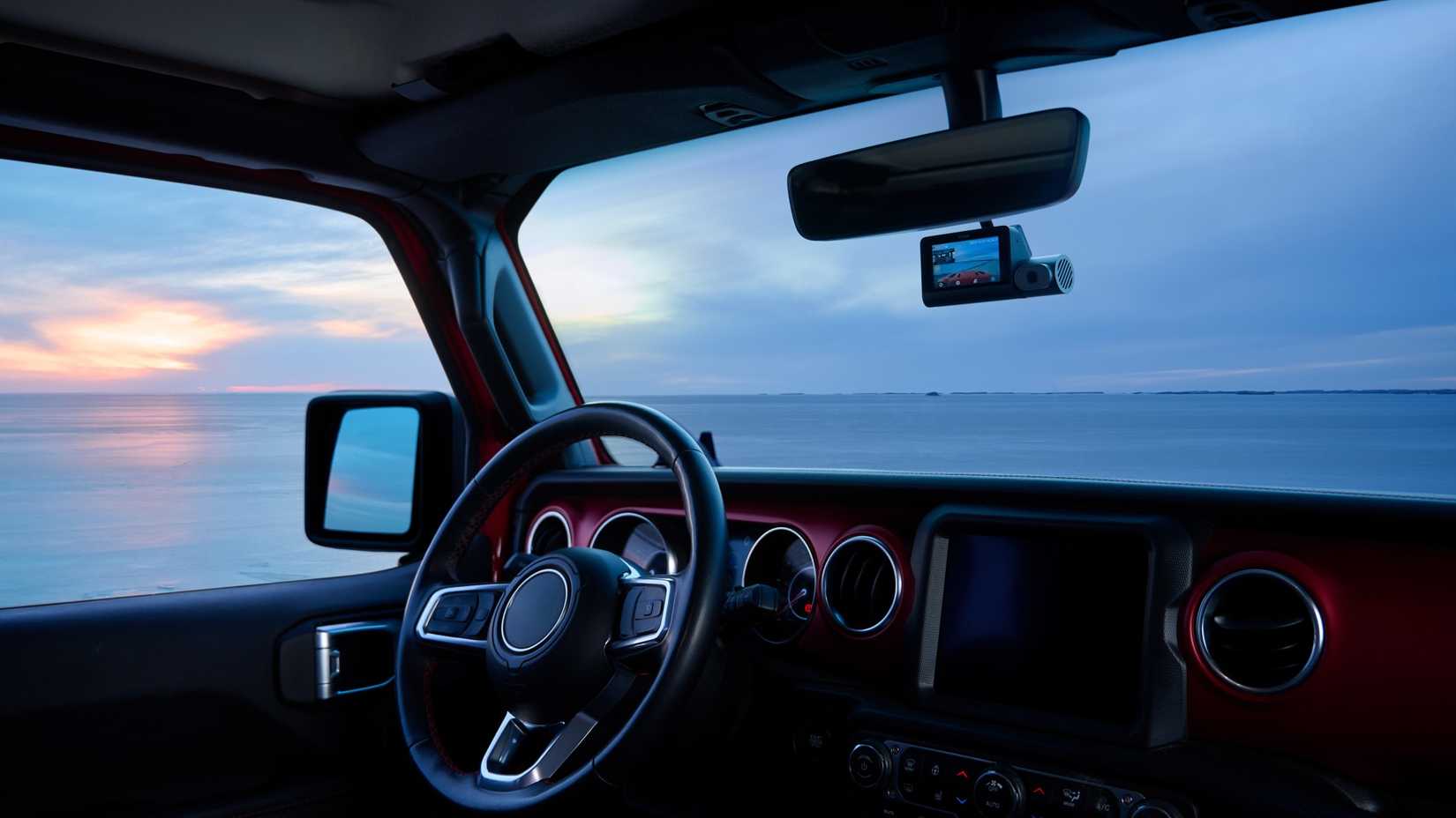 Parked car with a 70mai 4K T800 dash cam