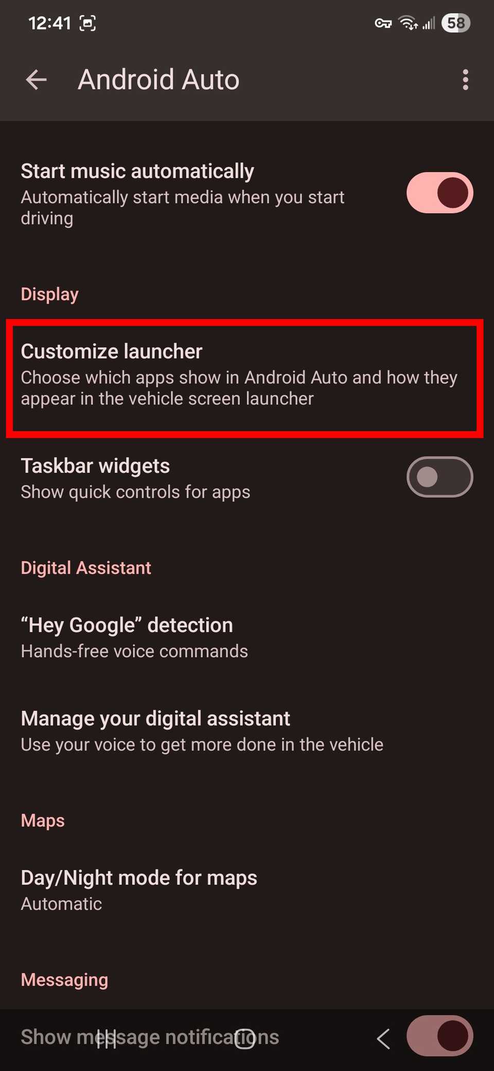 كيفية تغيير عرض Android Auto الخاص بك 3 مخطط مستطيل أحمر يسلط الضوء على تخصيص المشغل في تطبيق Android Auto