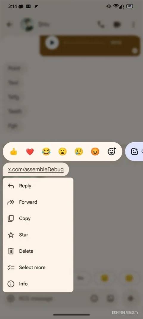 Uma captura de tela mostrando o menu movido do aplicativo Mensagens do Google