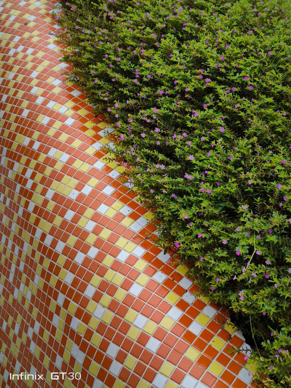 هاتف Infinix GT 30 مزود بزوم 2x