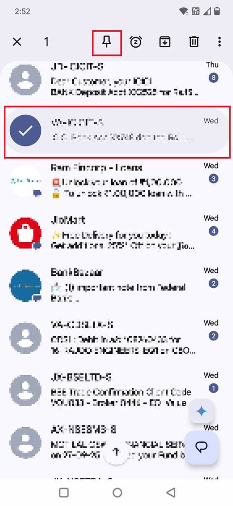 Screenshot che mostra come fissare una conversazione in Google Messaggi