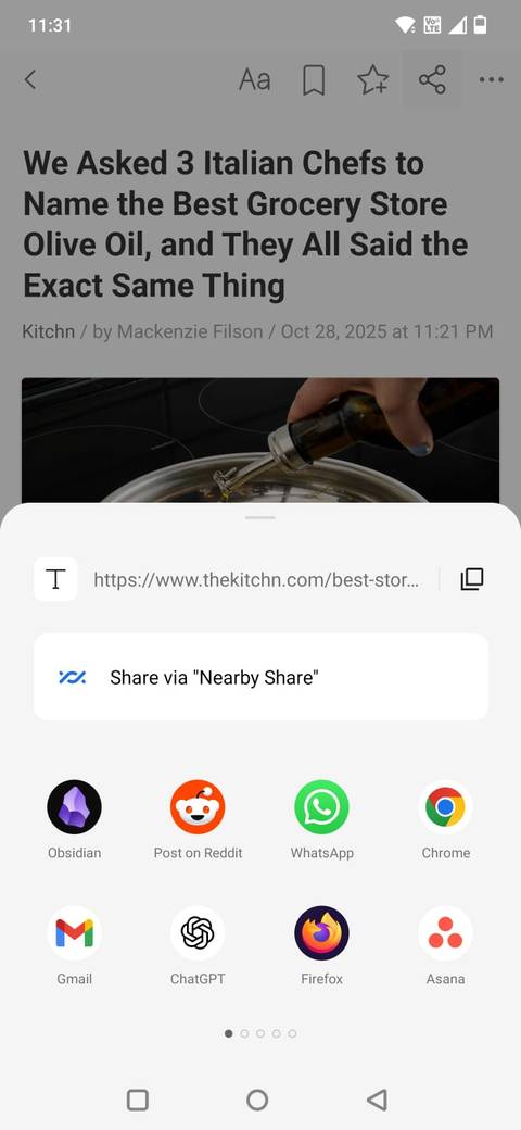 لقطة شاشة توضح خيارات المشاركة في Feedly