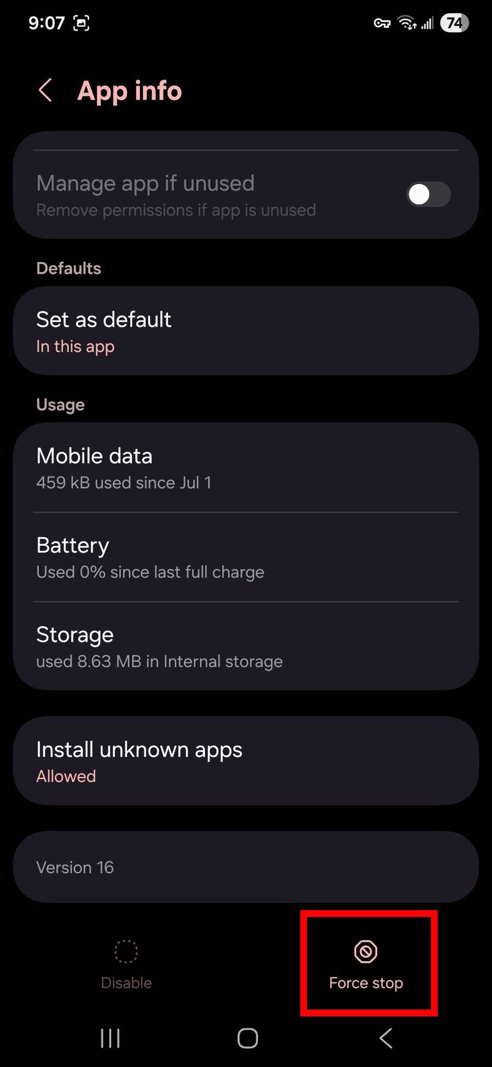 مخطط مستطيل أحمر يسلط الضوء على Force Stop على تطبيق نظام Android في معلومات التطبيق على One UI 8