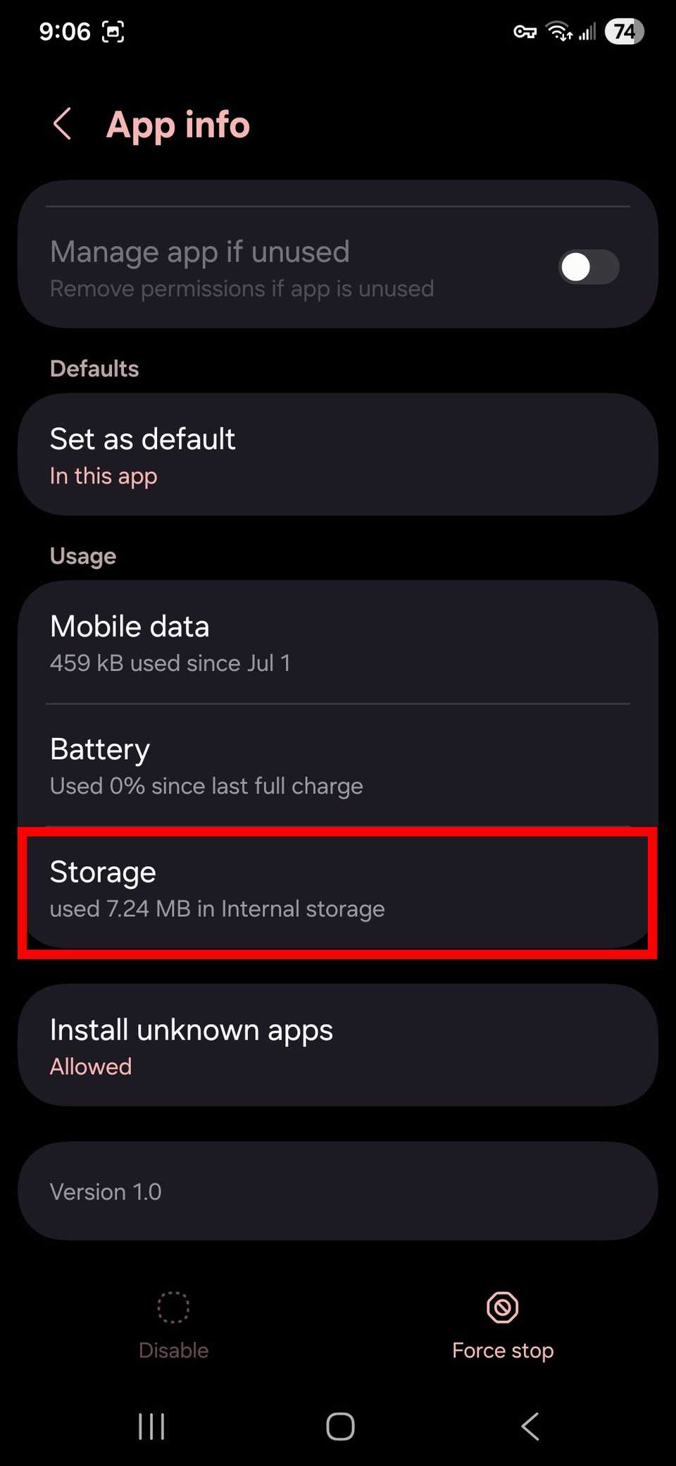 مخطط مستطيل أحمر يسلط الضوء على معلومات التخزين في التطبيق لإعدادات USB على One UI 8