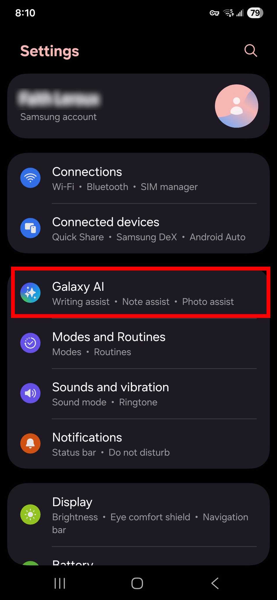 مخطط مستطيل أحمر يسلط الضوء على Galaxy AI في إعدادات Samsung