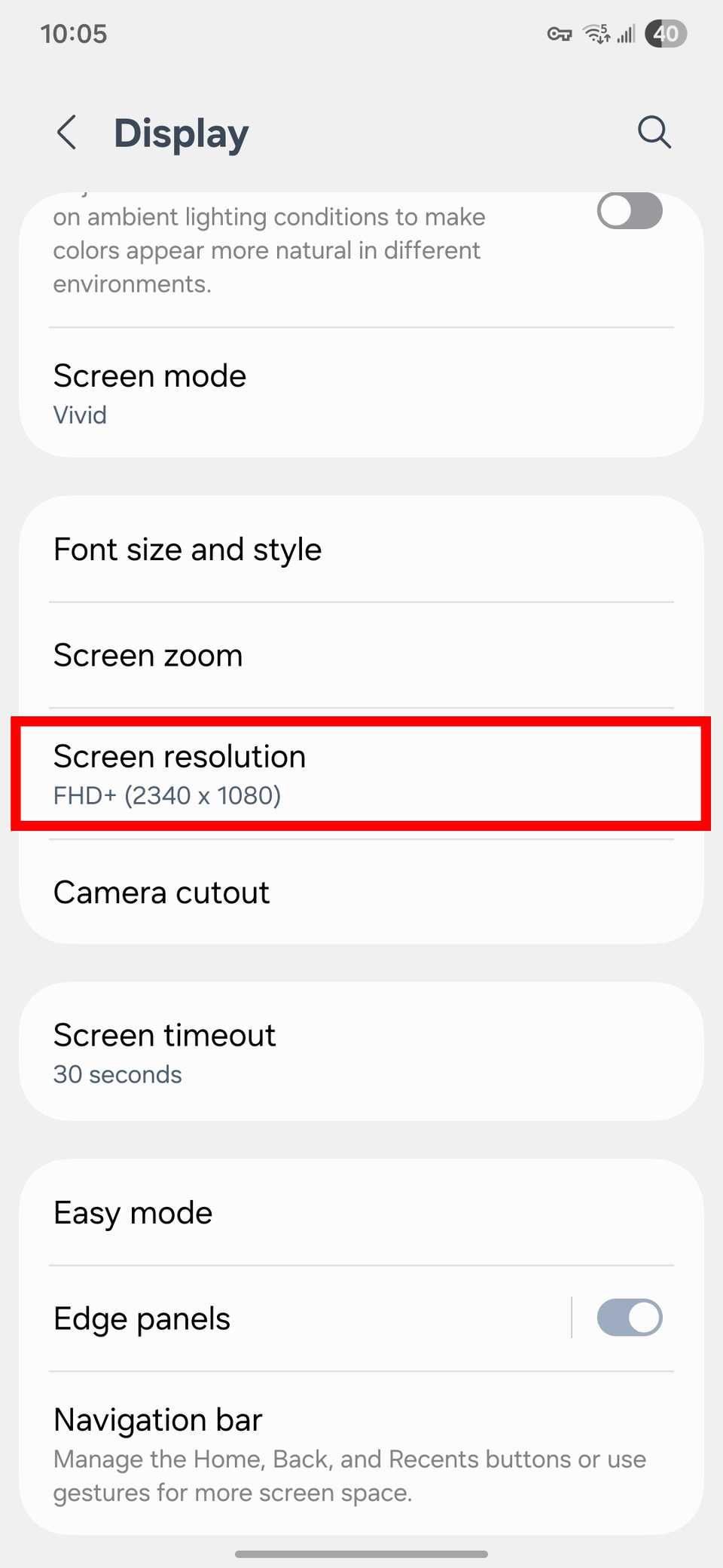 مخطط مستطيل أحمر يسلط الضوء على خيار دقة الشاشة في One UI 8