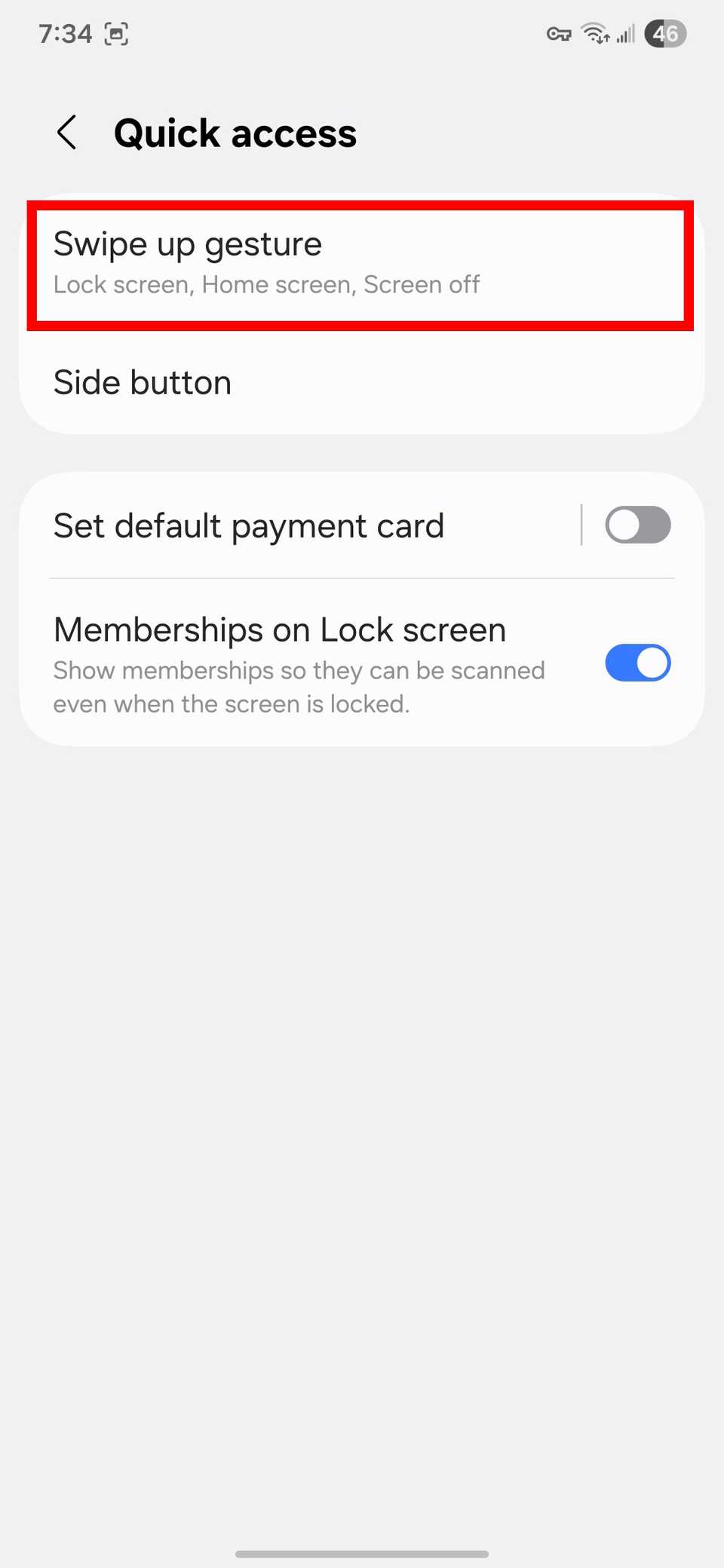 مخطط مستطيل أحمر يسلط الضوء على إيماءة السحب لأعلى في إعدادات الوصول السريع في Samsung Wallet على One UI 8
