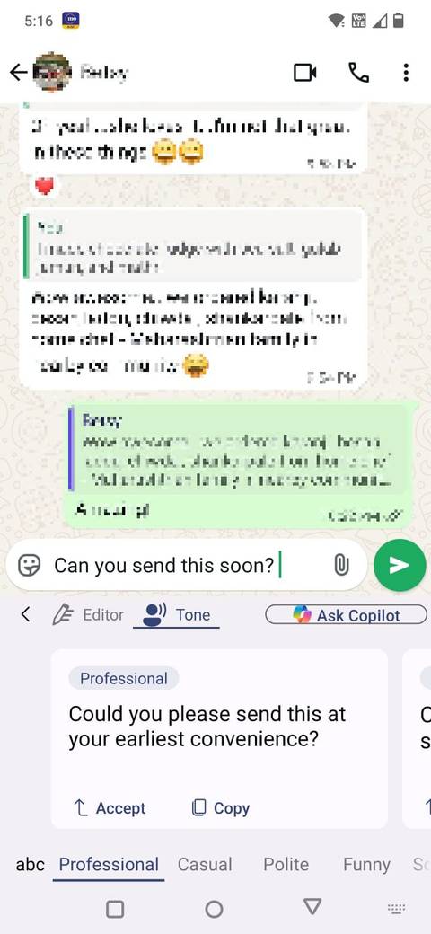 لقطة شاشة توضح كيفية تغيير النغمة في SwiftKey 