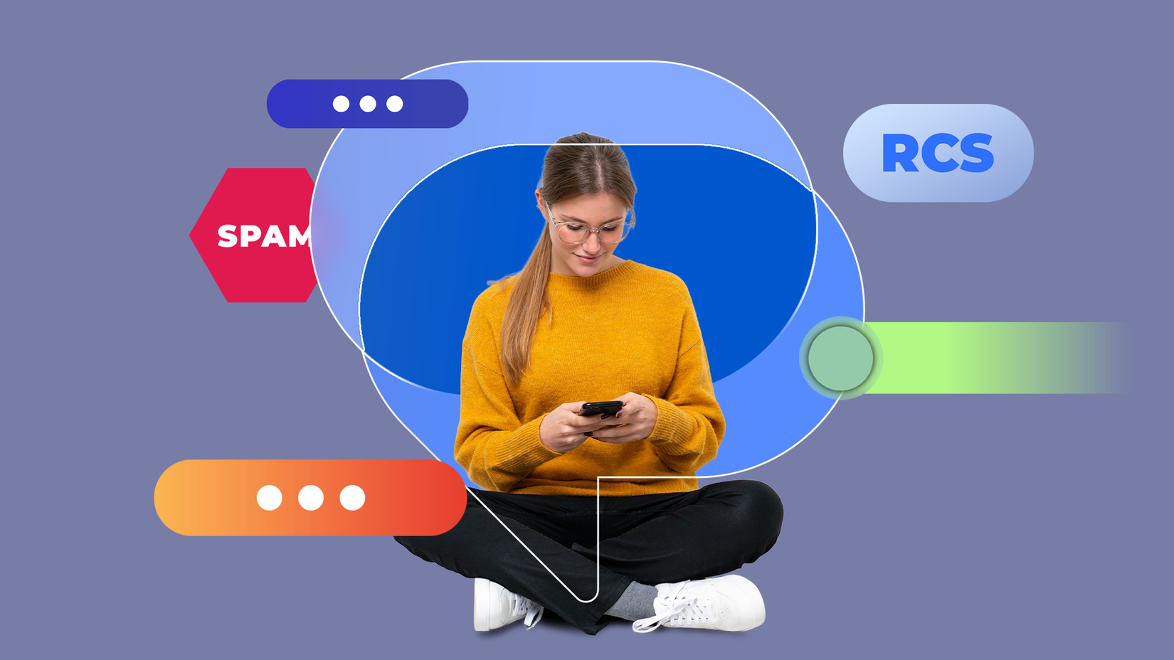 Uma mulher sentada de pernas cruzadas enquanto usa o telefone, cercada por elementos da interface do Mensagens do Google, como RCS, proteção contra spam e balões de bate-papo.