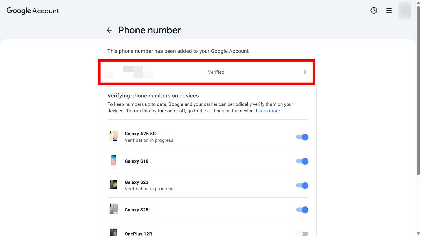 مخطط مستطيل أحمر يبرز رقم هاتفك على حساب Google على سطح المكتب