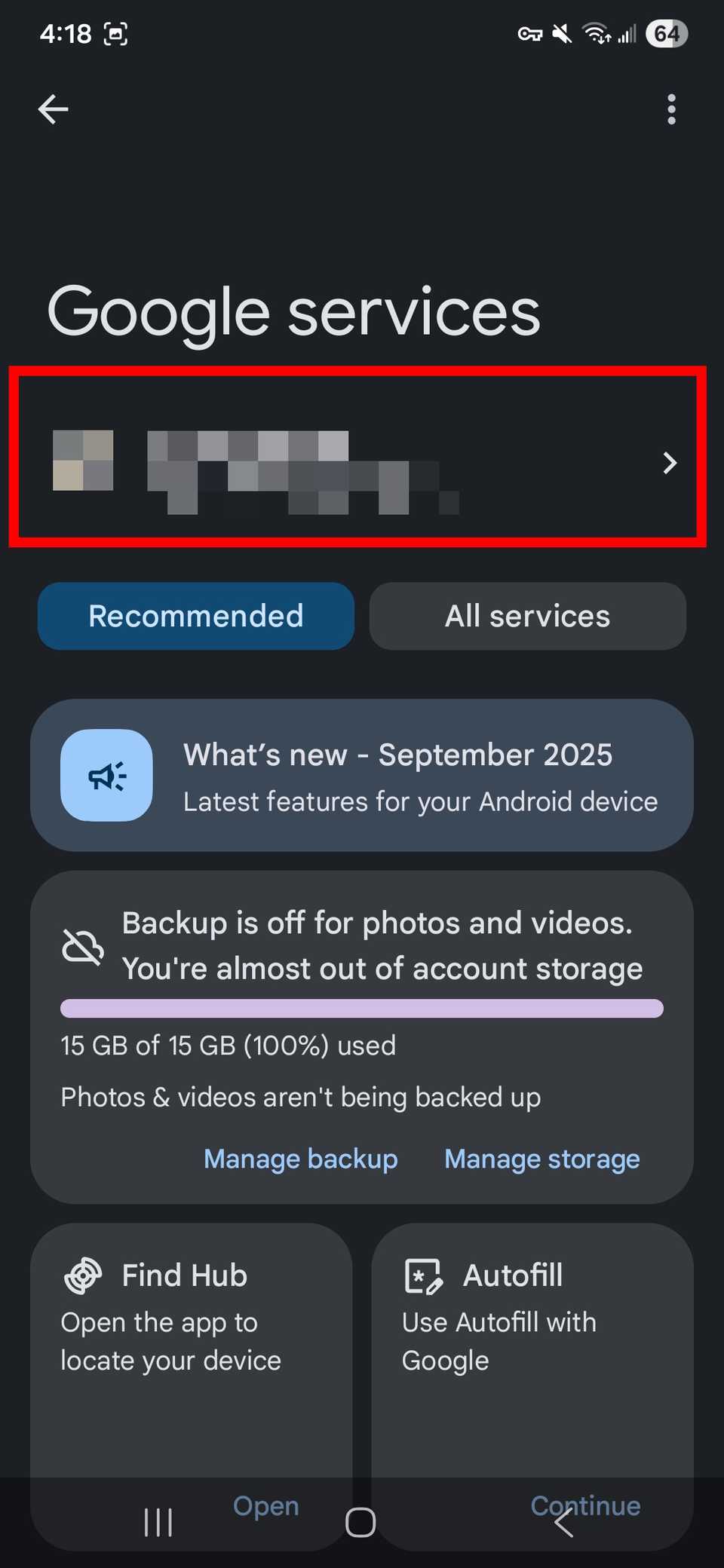 كيفية تغيير حساب جوجل الافتراضي لهاتفك الأندرويد 7 مخطط مستطيل أحمر يسلط الضوء على البريد الإلكتروني الخاضع للرقابة واسم حساب Google في قسم إعدادات حساب Google على Android