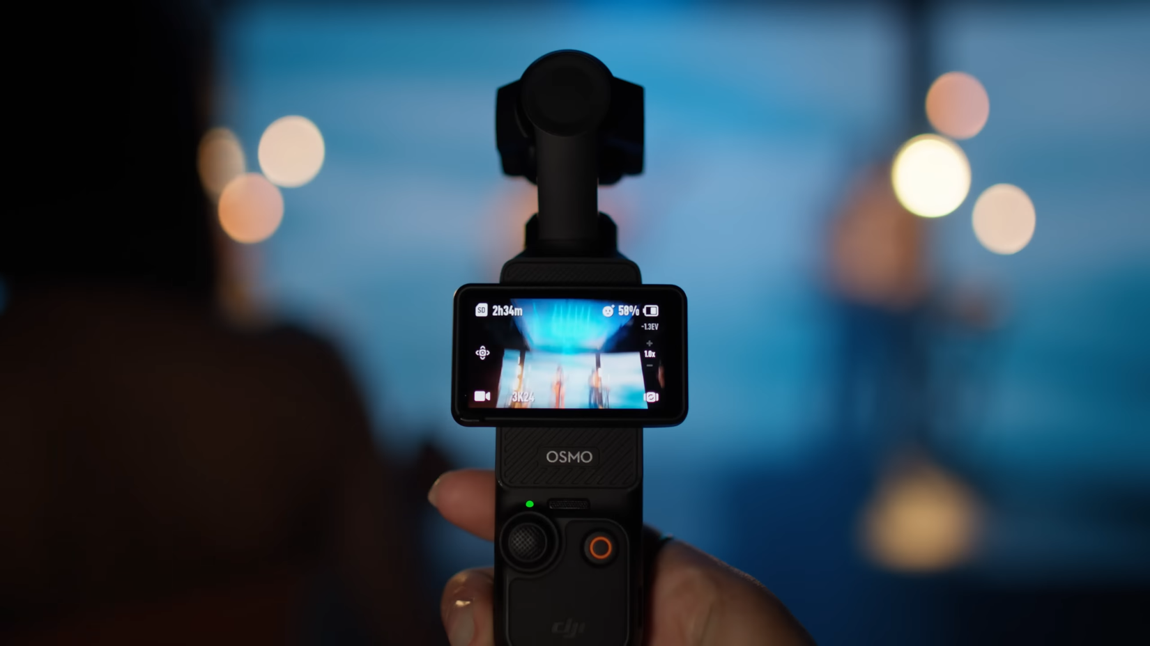 DJI Osmo Pocket 3 مع تشغيل الشاشة