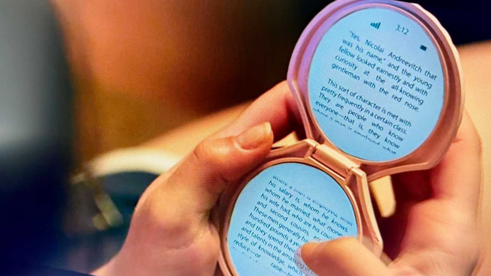 segue-clam-phone-open-1